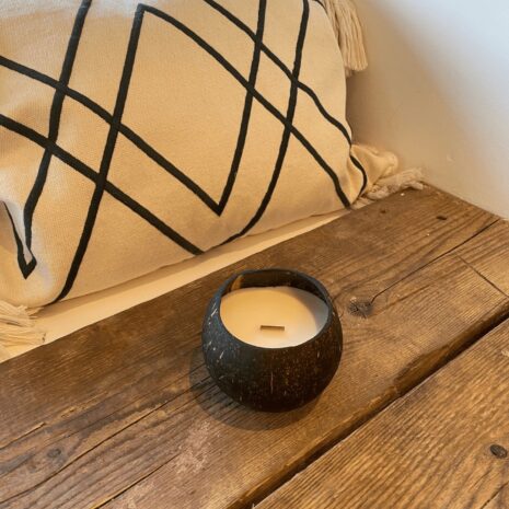 lumanare-in-nuca-cocos lumanare-in-nuca-cocos